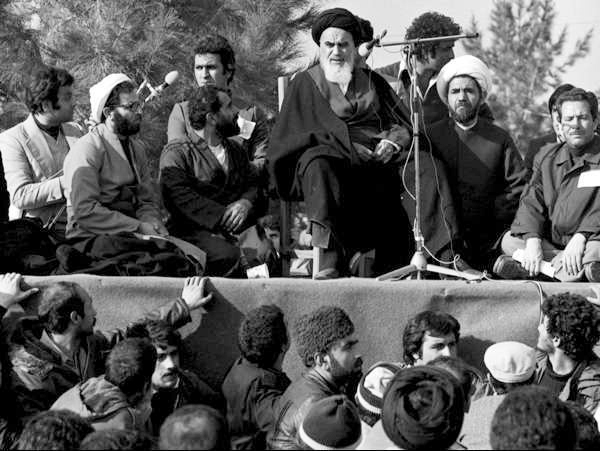 ورود امام و حماسه&zwnj;ای که غرب نتوانست از انعاس عشق&zwnj;بازی مردم و رهبرشان چشم بپوشاند/ ورود امام و حماسه&zwnj;ای که می&zwnj;توان برای آن هزاران شاهنامه انقلابی سرود/ یک سخنرانی که پیام&zwnj;هایش برای تمامی دولتهای آزادی&zwnj;&zwnj;خواه تازه است