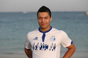 بازیکن استقلال همه را شوکه کرد/ قرارداد 3 ساله با الاهلی!