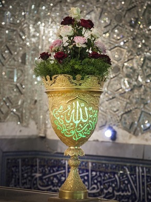 تاج&zwnj;های ضریح امام حسین (ع) گل آرایی شد + تصاویر