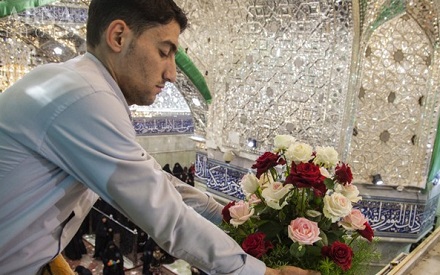 تاج&zwnj;های ضریح امام حسین (ع) گل آرایی شد + تصاویر