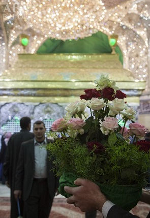 تاج&zwnj;های ضریح امام حسین (ع) گل آرایی شد + تصاویر