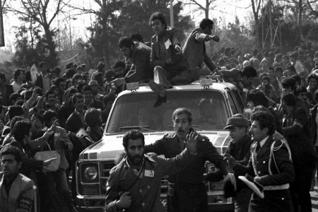 رادیو: صدای انقلاب اسلامی ایران.. / سجده شکر ../ورود امام (ره)..+تصاویر