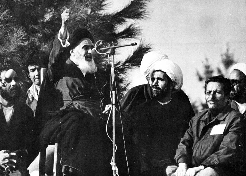 رادیو: صدای انقلاب اسلامی ایران.. / سجده شکر ../ورود امام (ره)..+تصاویر