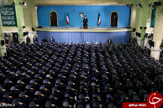 اسکورت هواپیمای حامل امام(ره) توسط فانتوم&zwnj;های نیروی هوایی/ ماجرای سوار شدن امام در هلیکوپتر/ در 19 بهمن کمر رژیم شکست