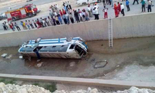 برخورد یک دستگاه اتوبوس با کامیون حامل سنگ چهار کشته و 21 مصدوم برجا گذاشت