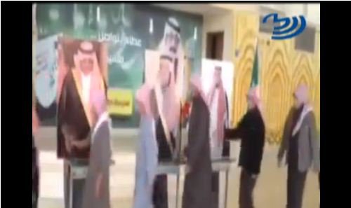 تسلیت گویی مردم عربستان به ماکت پادشاه !+ عکس