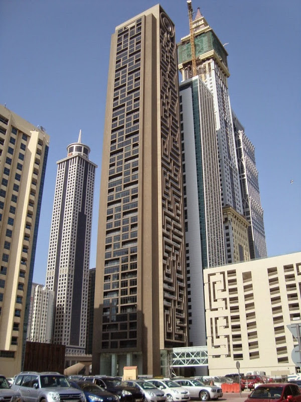مرتفع ترین برج پیچ و خم دار جهان + تصاویر