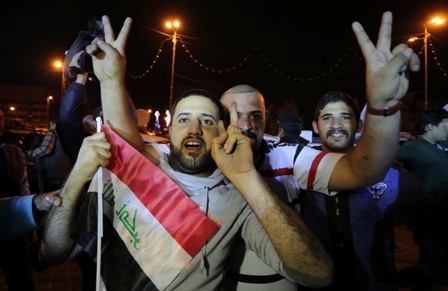 لغو قانون منع آمد و شد در بغداد پس از 10 سال/ جشن و سرور در خیابانها