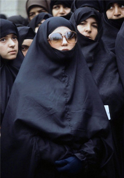 این زن انقلابی است+عکس