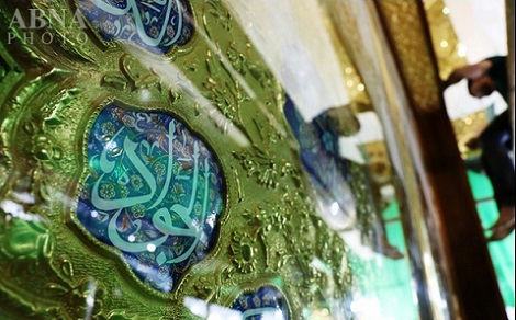 نصب ازاره سنگی جدید جنب درب ورودی حرم امام علی(ع) + تصاویر