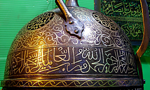 جلوه‌گری طلا در شیارهای آهنین