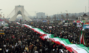 مراسم باشکوه راهپیمایی یوم&zwnj;الله 22 بهمن در تهران آغاز شد