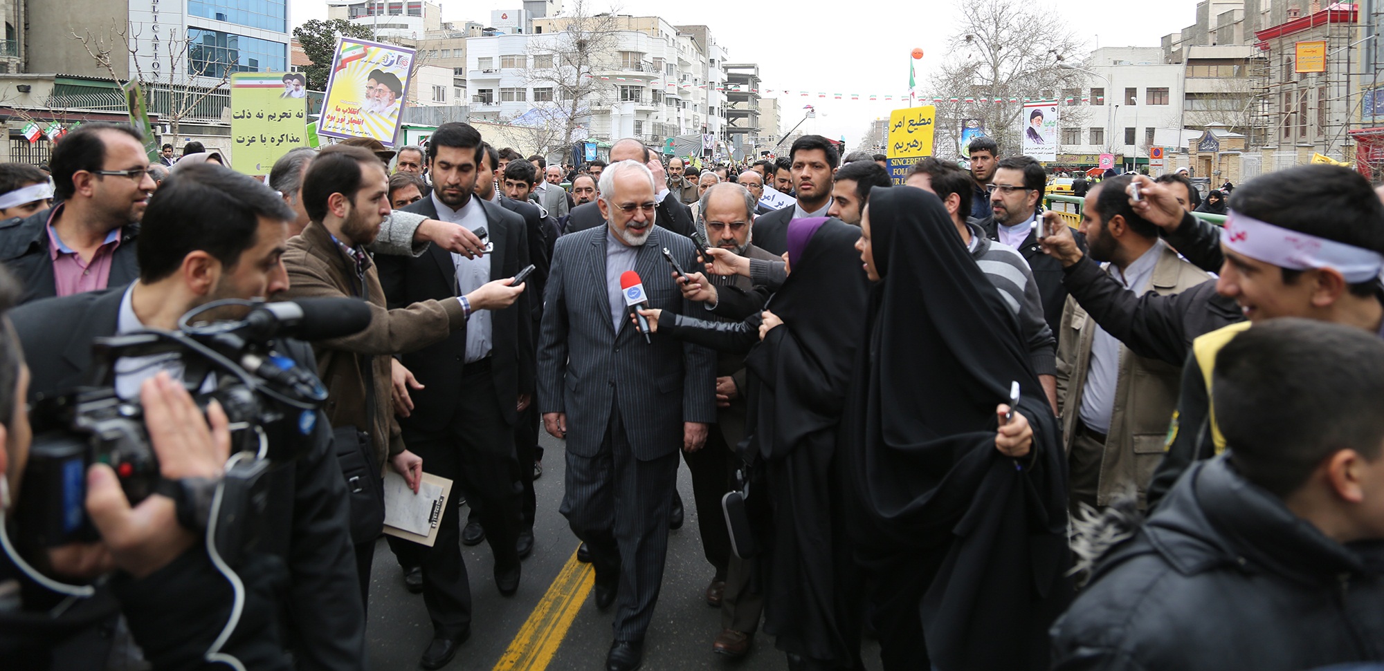 تصاویر حضور ظریف در راهپیمایی 22 بهمن