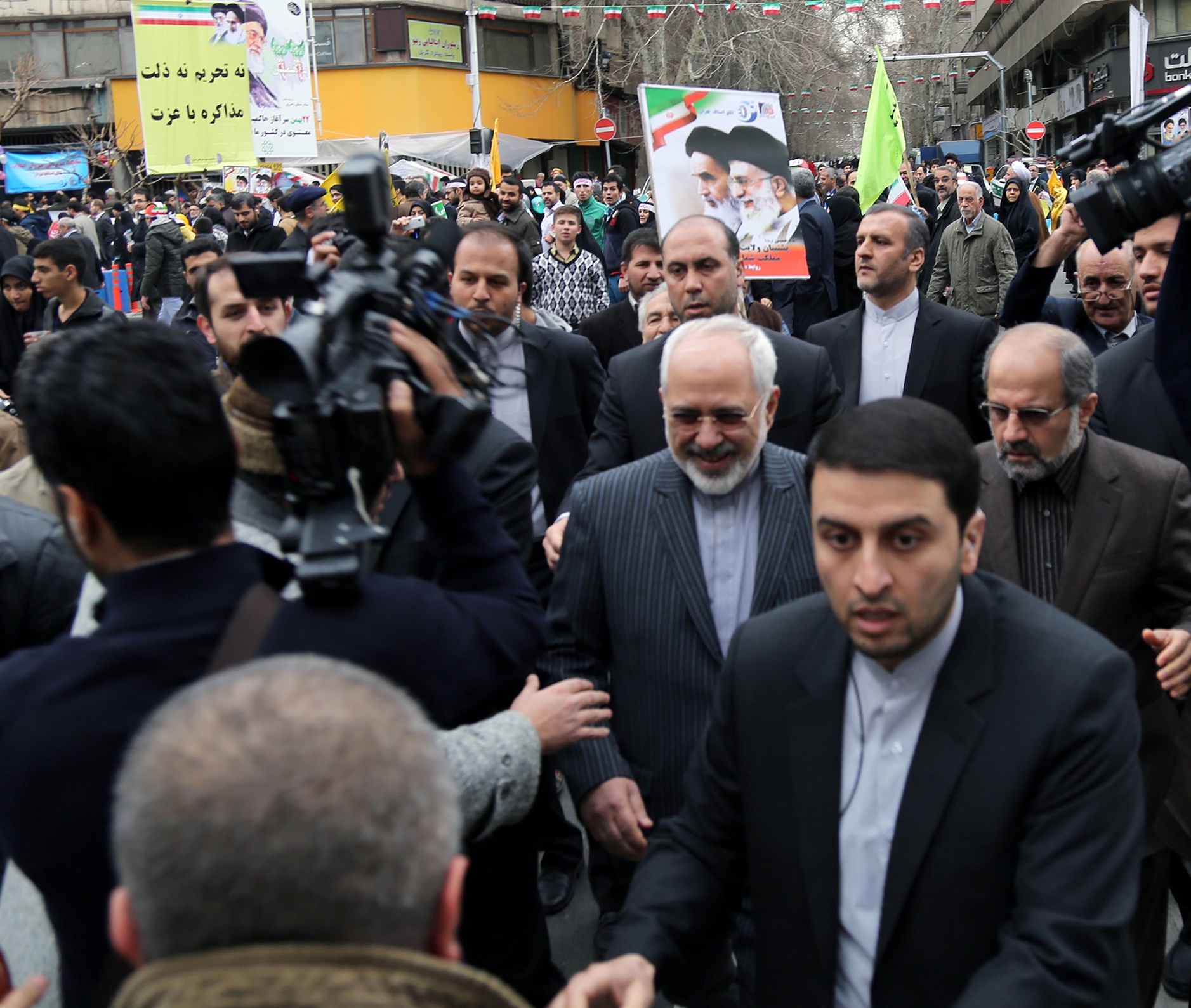 تصاویر حضور ظریف در راهپیمایی 22 بهمن