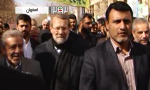 حضور "علی لاریجانی" در جمع راهپیمایان اصفهانی + فیلم