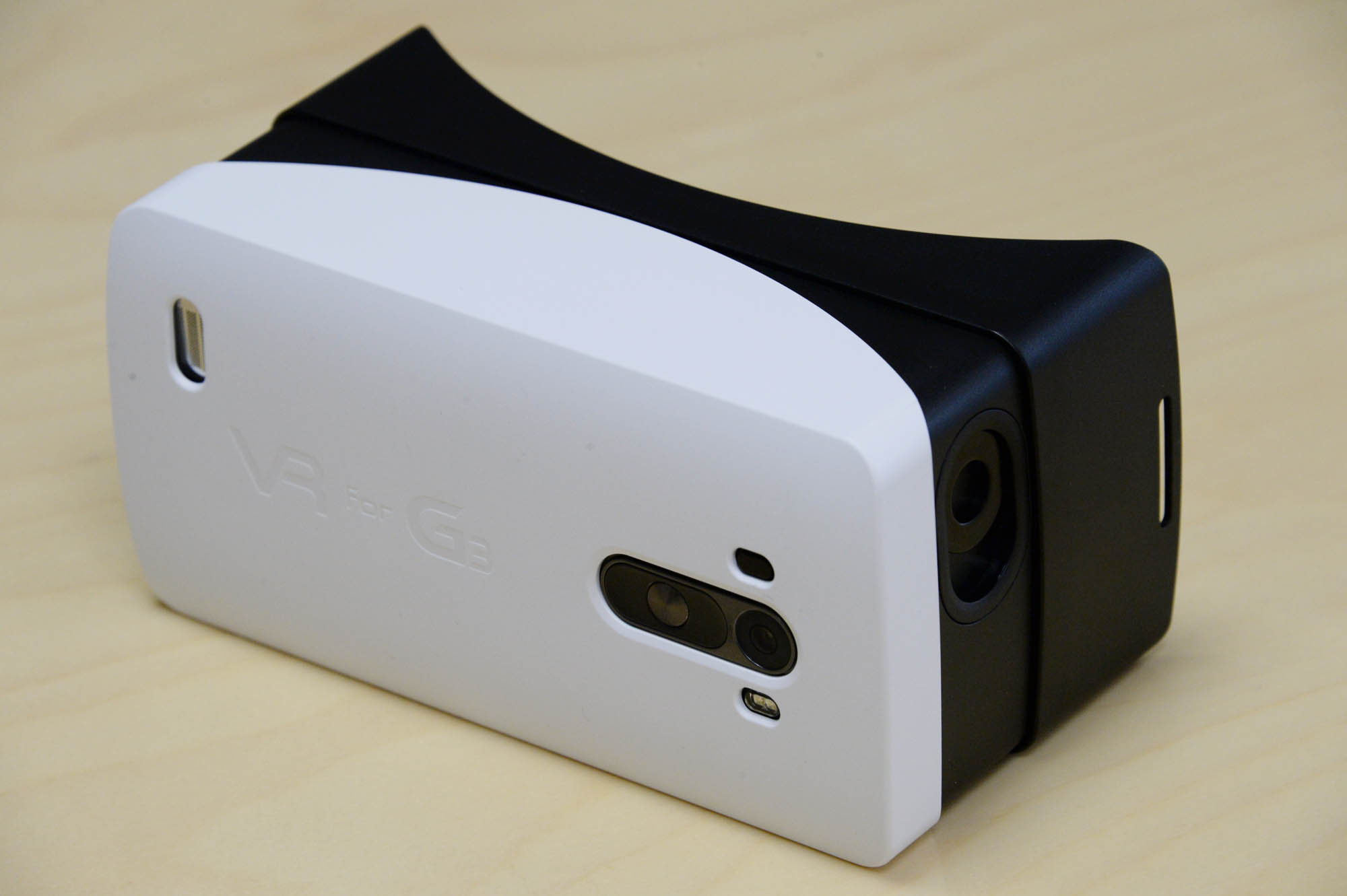 الجی و GOOGLE CARDBOARD واقعیت مجازی موبایل را به زندگی روزمره می&zwnj;&zwnj;آورند