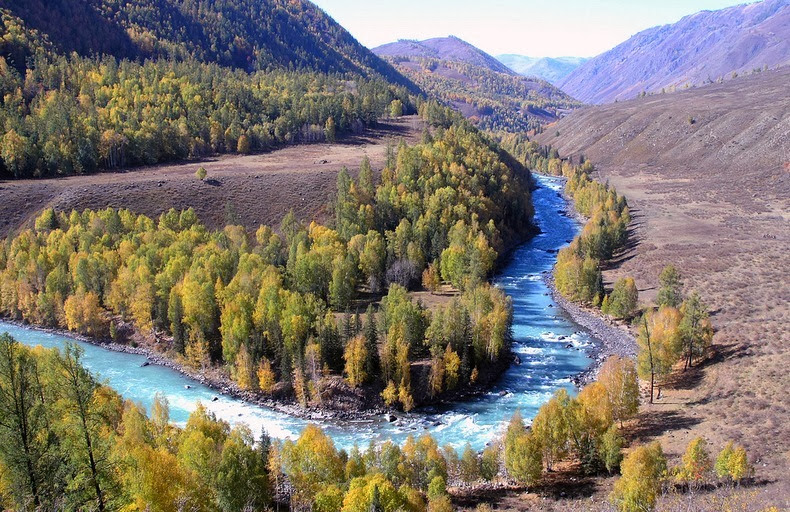 زیبایی های دریاچه کاناس + تصاویر