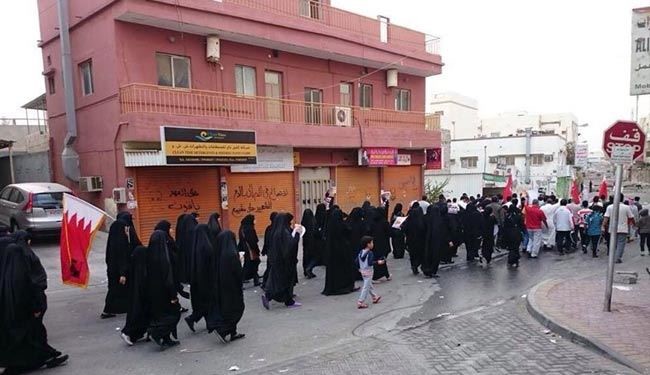 حمله نیروهای آل خلیفه به تظاهرکنندگان با گازهای سمی+ تصاویر