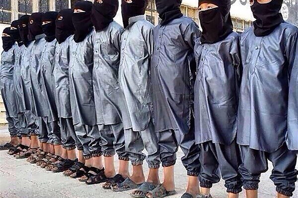 استفاده داعش و طالبان از فیلم&zwnj;های غیراخلاقی برای آموزش کودکان انتحاری! +تصاویر
