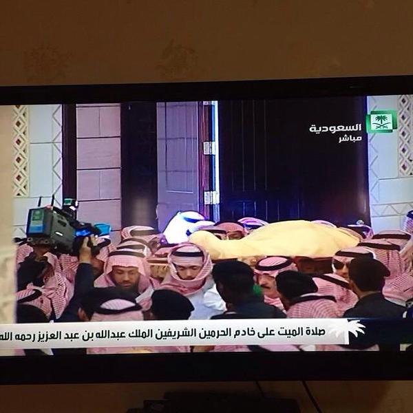 پیکر &laquo;ملک عبدالله&raquo; به مسجد &laquo;الامام ترکی&raquo; منتقل شد/خواندن نماز میت بر پیکر &laquo;عبدالله بن عبدالعزیز&raquo;+تصاویر