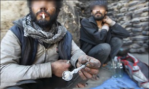 گزارشی از دسترسی آسان معتادان به مواد مخدر صنعتی، تریاک و شیشه داغ داغ