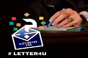 پیام رهبر انقلاب به جوانان غرب؛ آغاز مرحلۀ جدیدی در انقلاب اسلامی / جوان ها رهبرشان را در این عرصه تنها نگذارند