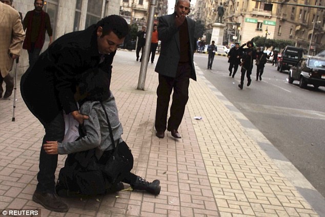 لحظه کشته شدن یک زن در تظاهرات مصر+ تصاویر