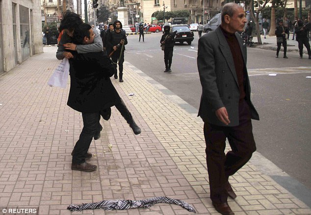 لحظه کشته شدن یک زن در تظاهرات مصر+ تصاویر