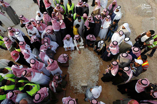 گریه وهابیون در زیارت قبر ملک عبدالله