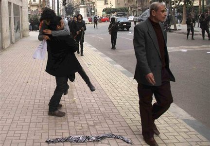 جان دادن در آغوش همسر+عكس