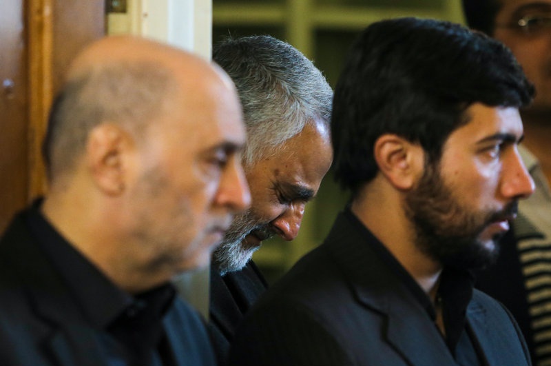اشک های حاج قاسم سلیمانی در فراق همرزمان+عکس