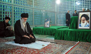 حضور رهبر انقلاب در مرقد مطهر امام راحل و گلزار شهدای بهشت زهرا(س) + فیلم