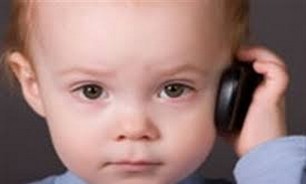3 دلیل که شما را متقاعد می کند به کودک تان نباید تلفن همراه بدهید