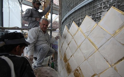 تذهیب ایوان طلای حرم حضرت عباس (ع) به پایان رسید + تصاویر