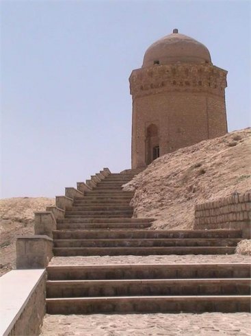گنبدعالی ابرکوه، اولین بنای ثبتی شهر بادگیرها