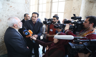 گفتگو با کری پیرامون نحوه رفع فوری تحریمها/ دنیا راهی جز مذاکره با ایران ندارد گفتگو با کری پیرامون نحوه رفع فوری تحریمها/ دنیا راهی جز مذاکره با ایران ندارد