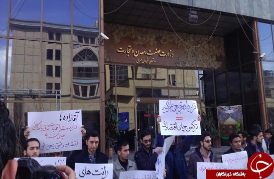 چرا در سال 93 میزان واردات خودروهای لوکس افزایش پیدا کرده/ تقویت تولید ملی حربه دشمن را از بین می‌برد