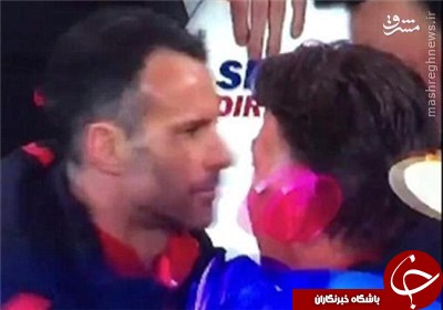 مشت فن&zwnj;خال به صورت گیگز +تصویر