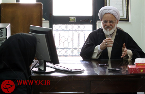 عملکرد دستگاه&zwnj;های قضایی، مدیریتی و اجرایی در مبارزه با فساد ضعیف است/ توقف دولت در اجرای هدفمندی یارانه&zwnj;ها/ دستچین آمارهای خوب و شیرین بانک مرکزی توسط دولت