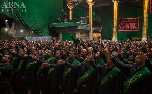 عزاداری خادمان حرمین امام حسین (ع) و حضرت عباس(ع) + تصاویر