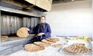خانم معلم نانوا در همسايگي تهران + عکس