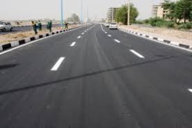 خط کشی و نصب گارد ریل در محورهای ارتباطی جنوب سیستان وبلوچستان