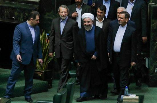 رئیس جمهور : تورم مهار شده و کشور از رکود خارج شده است /لاریجانی: نباید همه معوقه&zwnj;دارن را دزد بنامیم