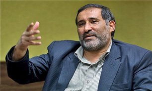 علیرضا قزوه: ما باید به یک حرف واحد برسیم/ امروز بزرگان در ادبیات انقلاب کم کاری می‌کنند