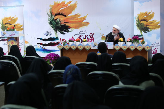 اردوی بانوان شاعر انقلاب اسلامی در تهران آغاز به کار کرد