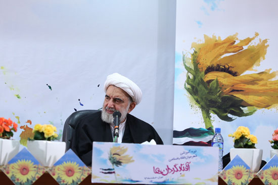 اردوی بانوان شاعر انقلاب اسلامی در تهران آغاز به کار کرد