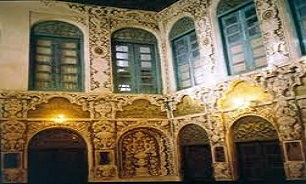 معرفی جاذبه های گردشگری کردستان:عمارت امجد الاشراف بنایی به جا مانده از دوره قاجار/////گزارش مکتوب/ویژه عید نوروز با ارسال چند عکس،لطفا روی عکسها کار شود.