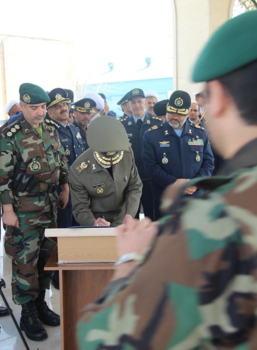یادمان شهدای گمنام ستاد نهاجا افتتاح شد+ تصاویرشایان ذکر است این دو شهد والامقام  در تاریخ 4 آبان ماه سال 93 در میدان صبحگاه نیروی هوایی ارتش به خاک سپرده شده اند.