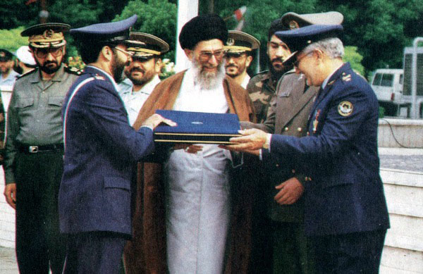تصاویر شهید سرلشگر منصور ستاری در کنار رهبر انقلاب