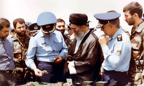 تصاویر شهید سرلشگر منصور ستاری در کنار رهبر انقلاب